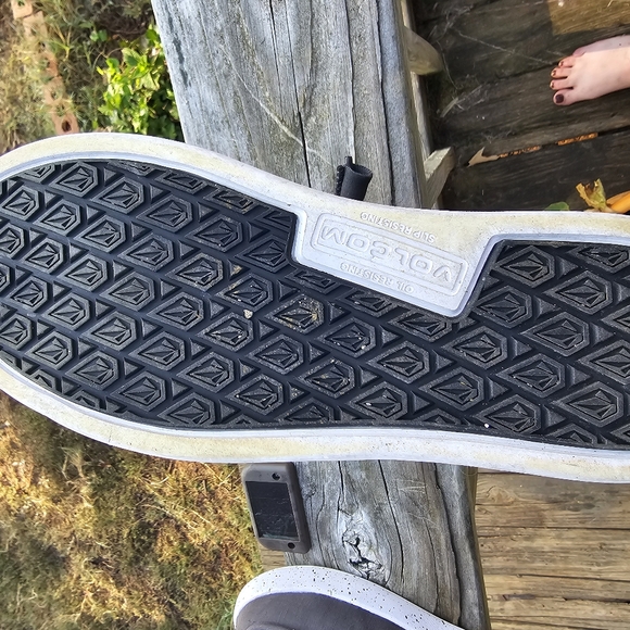 Womens 8.5 volcom steel toe work shoes - Picture 2 of 4